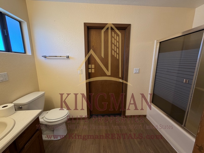 Building Photo - 3 Bedroom / 2 Bath Home with Courtyard Entry, Fireplace & Spacious Backyard