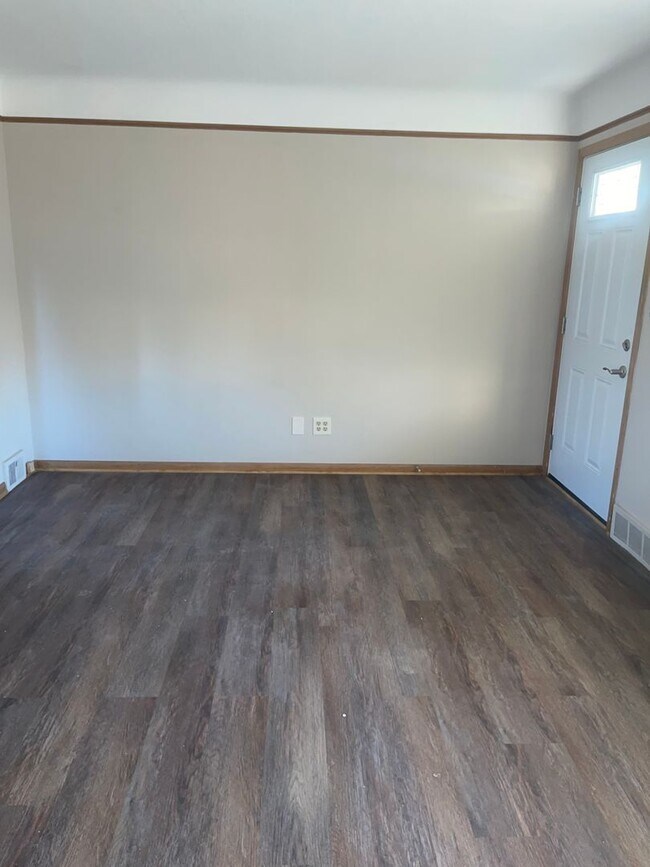 Building Photo - 15717 Northwood Ave