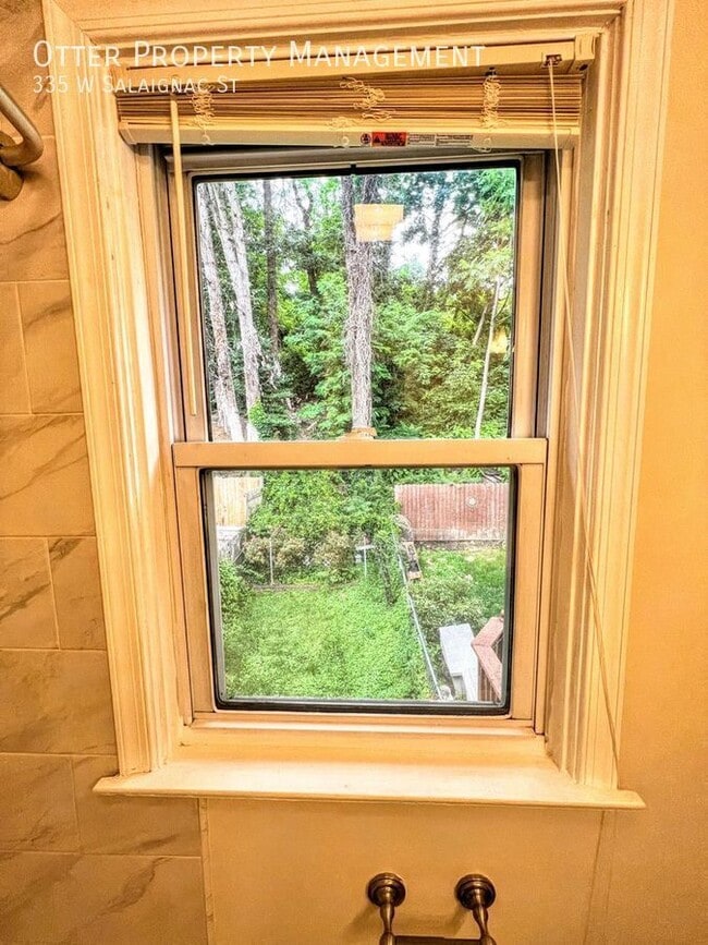 Building Photo - 335 Salaignac St