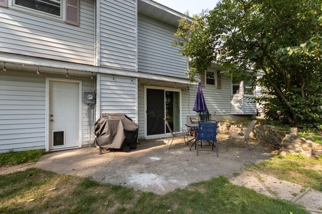 Building Photo - Click the “Apply Now” button or email wapmrentals@gmail.com for a prompt response.