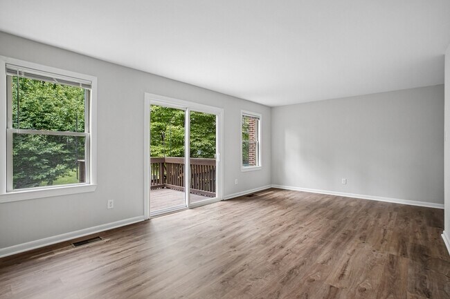Building Photo - 5128 Cliffhaven Dr