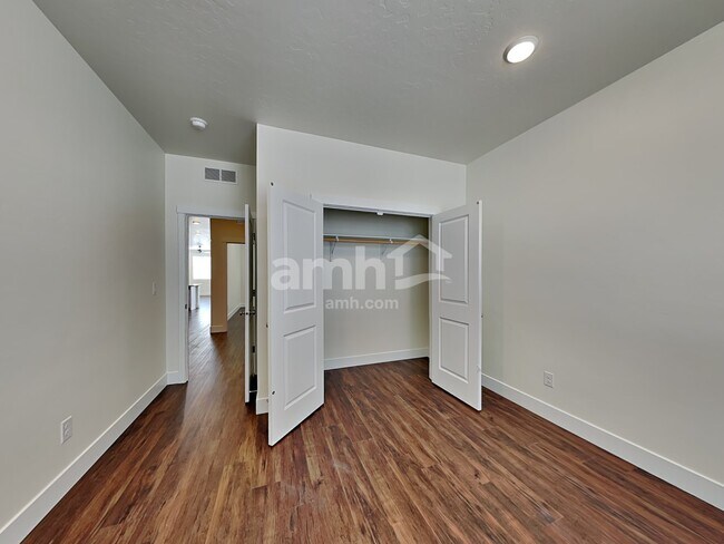 Building Photo - 9492 W Shumard St