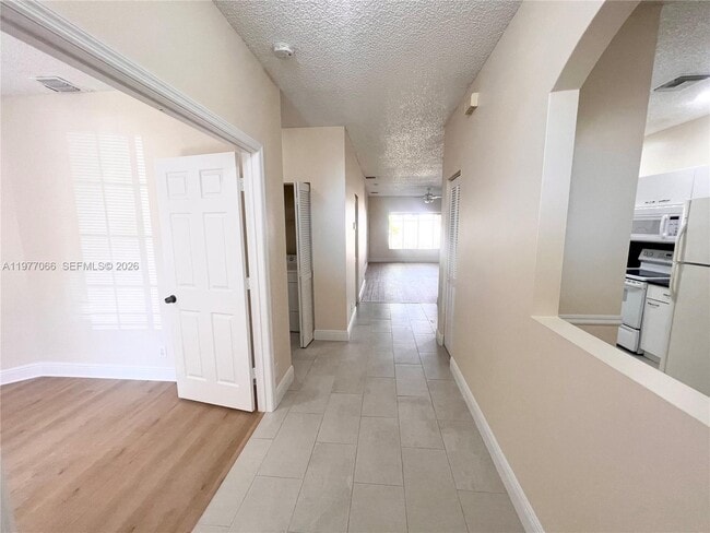 Building Photo - 4259 SW 10th Ct