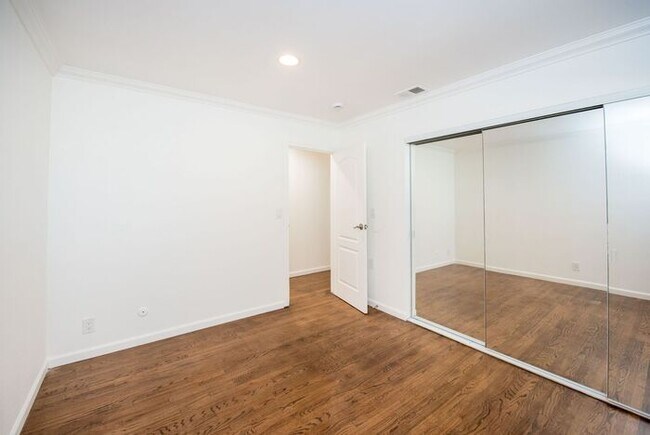 Building Photo - Newly Remodeled Single Family Home