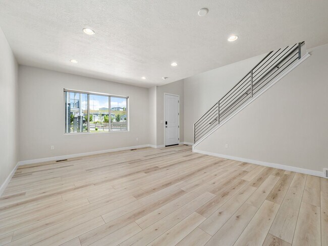 Building Photo - Wau-15083 S Reins Way Bluffdale, UT 84065