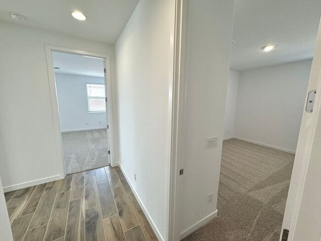 Building Photo - MOVE IN READY! New 5-Bedroom Home in Goody...