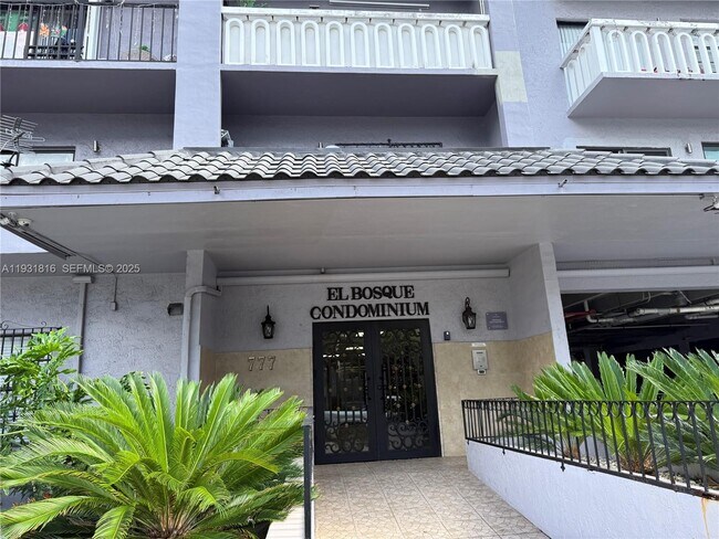 Building Photo - 777 SW 9th Ave