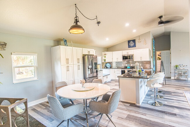 Building Photo - 2247 S Waterman Dr