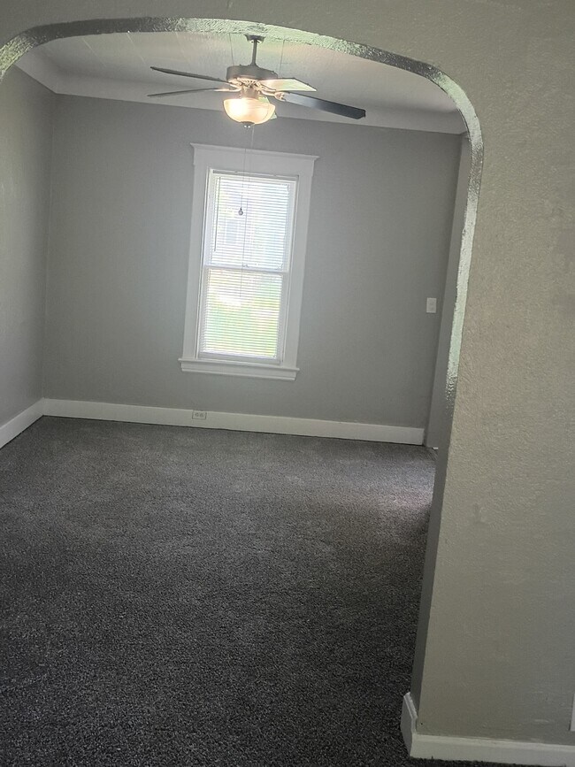 Building Photo - 1408 Roosevelt Ave