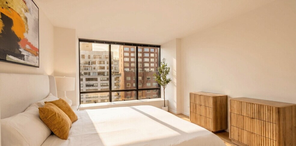 Building Photo - 525 E 72nd St
