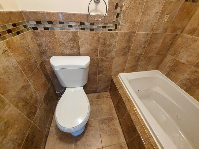 Building Photo - "Charming 1-Bed Oasis with 2 Full Baths in Fairmount Heights – 828 Sq Ft of Comfort!"