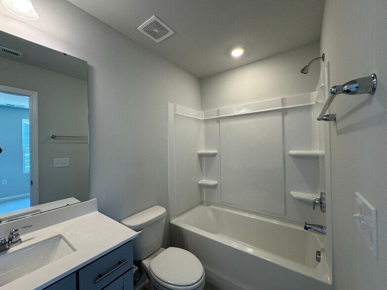 Building Photo - 370 Devon Clfs Dr