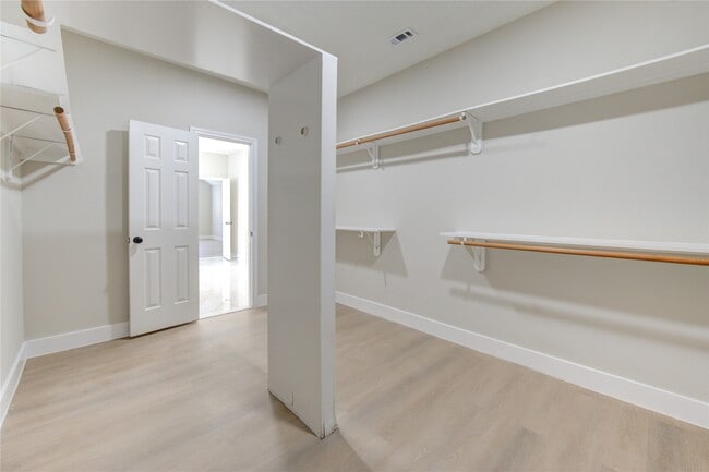 Building Photo - 5512 Canyon Bluff Ln