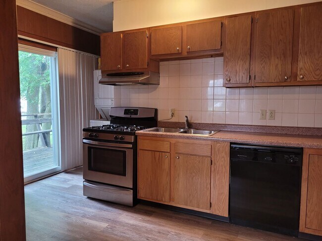 Building Photo - 7911 University Ave