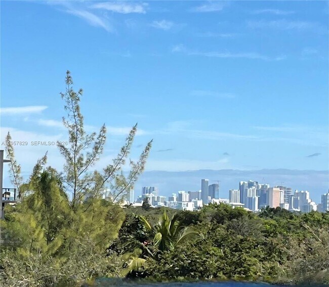 Building Photo - 2715 Tigertail Ave