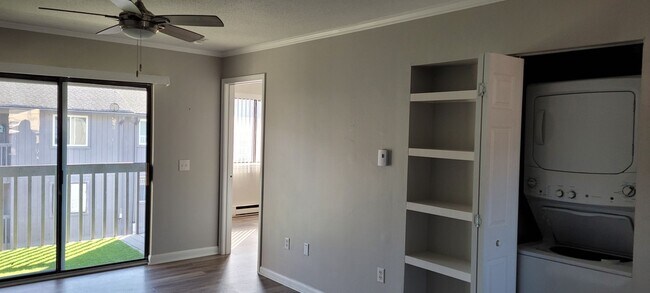 Building Photo - 475 Meadowview Dr