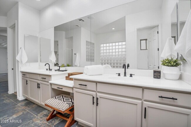 Building Photo - 4756 E Ironhorse Rd