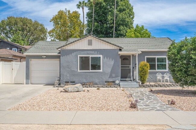 Building Photo - Beautifully Remodeled Home Move-In Ready!