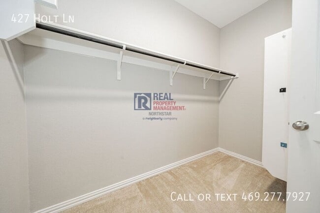 Building Photo - 427 Holt Ln