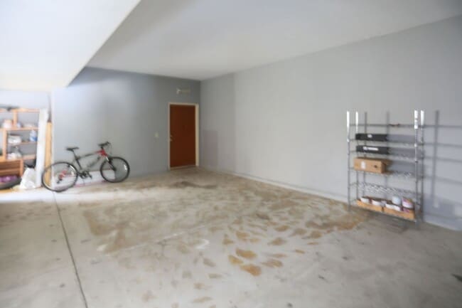 Building Photo - OPEN HOUSE: Tuesday (1/13) 6:40pm-7:00pm. Contemporary 2BR/1BA in the Outer Richmond, Yard, Laund...