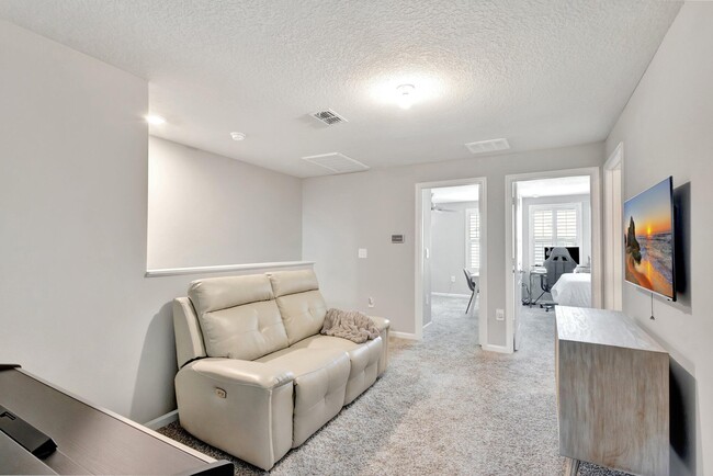 Building Photo - 345 SE Sea Hunt Way