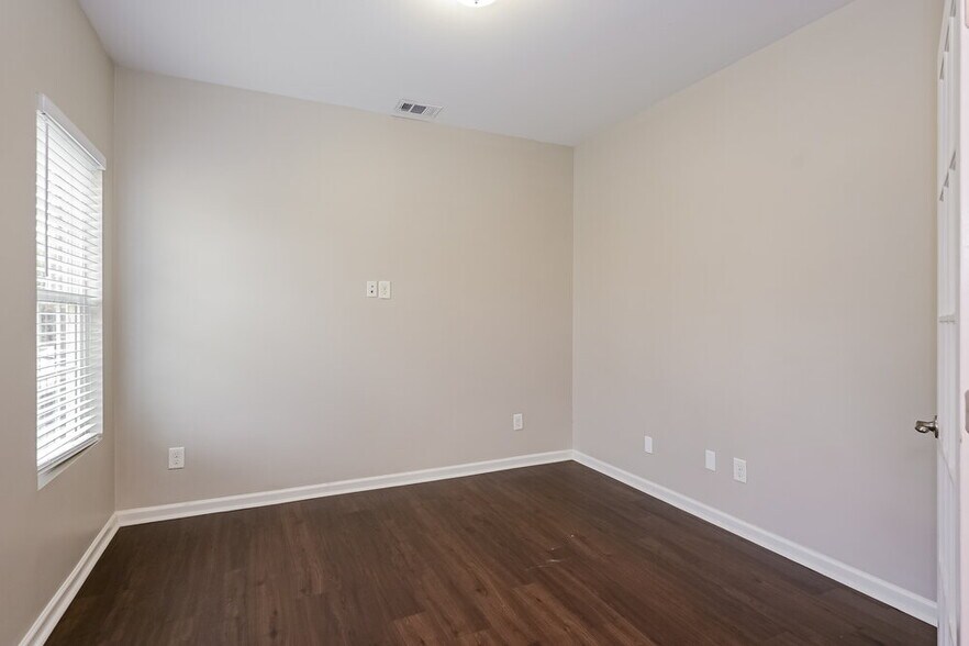 Building Photo - 4004 Alicia Ln