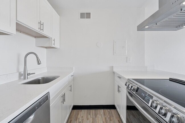 Building Photo - 1105 Massachusetts Ave