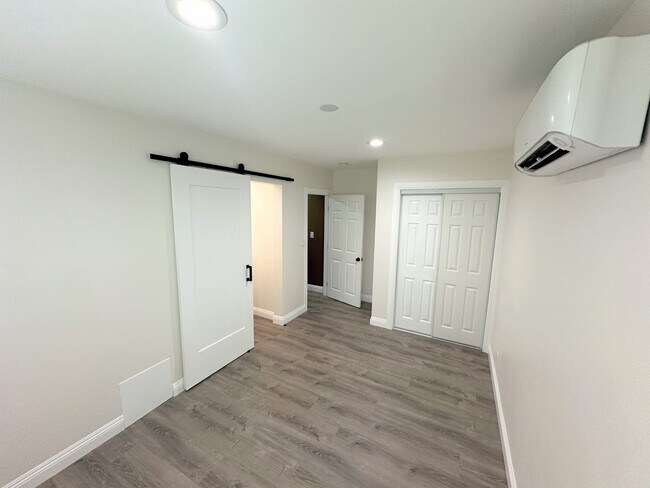 Building Photo - Completely Renovated 2 Bed + 2 Bath House ...