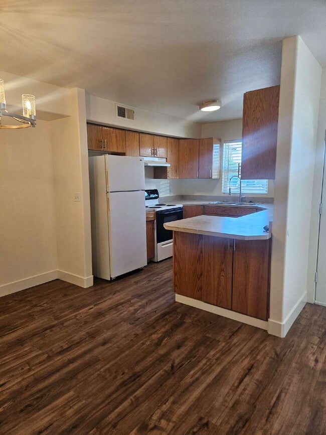 Building Photo - 208 W 800 N