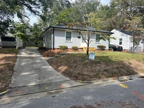Building Photo - Beautiful Remodeled Two Bedroom House Near...