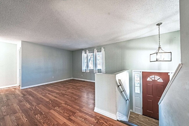 Building Photo - 5 bedrooms ,2 bathrooms and on 0.32 acres for rent