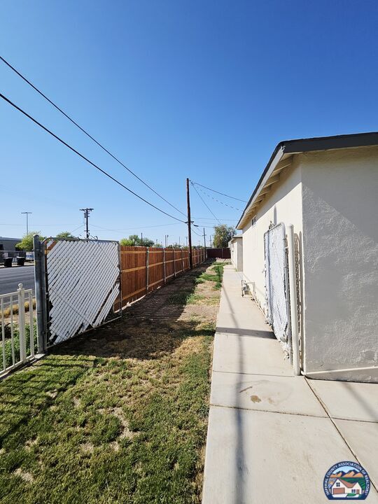Building Photo - 809 Rose Ave