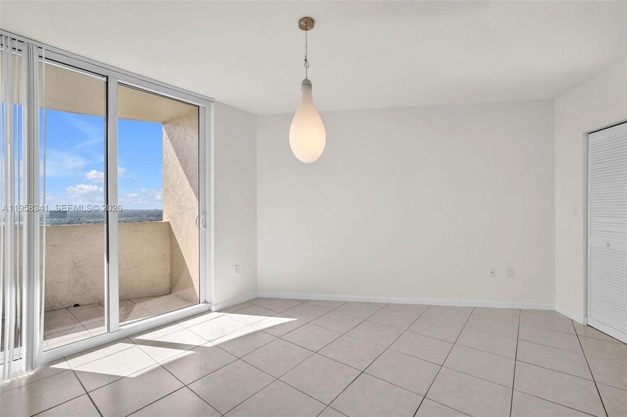 Building Photo - 19501 W Country Club Dr