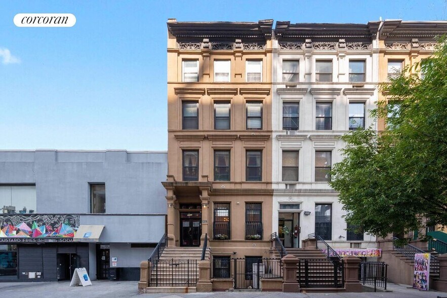 Building Photo - 2032 5th Ave