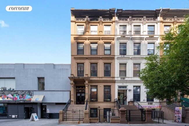 Building Photo - 2032 5th Ave
