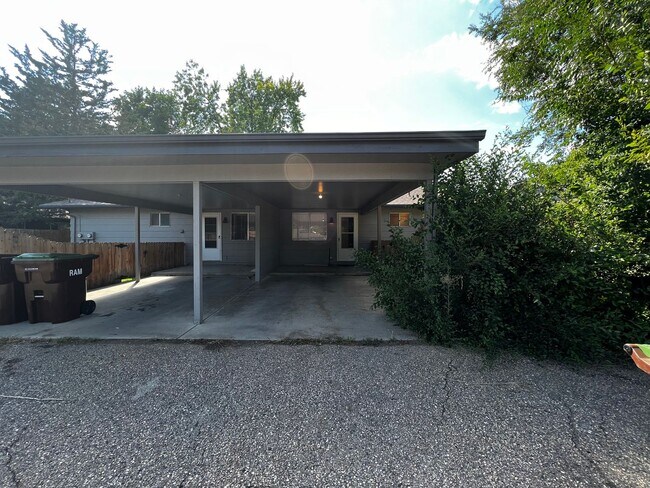 Building Photo - 3 bed, 1 bath Duplex in West Fort Collins