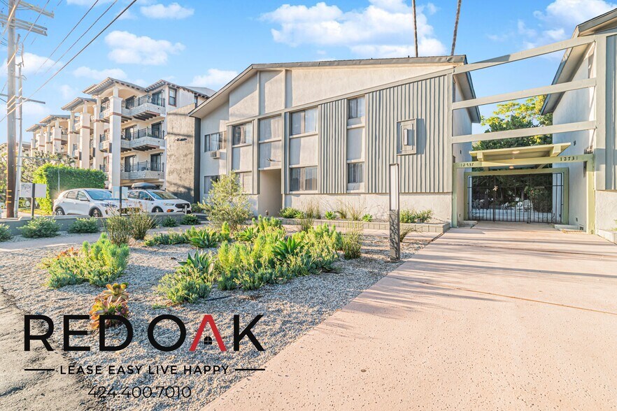 Building Photo - 12737 Moorpark St