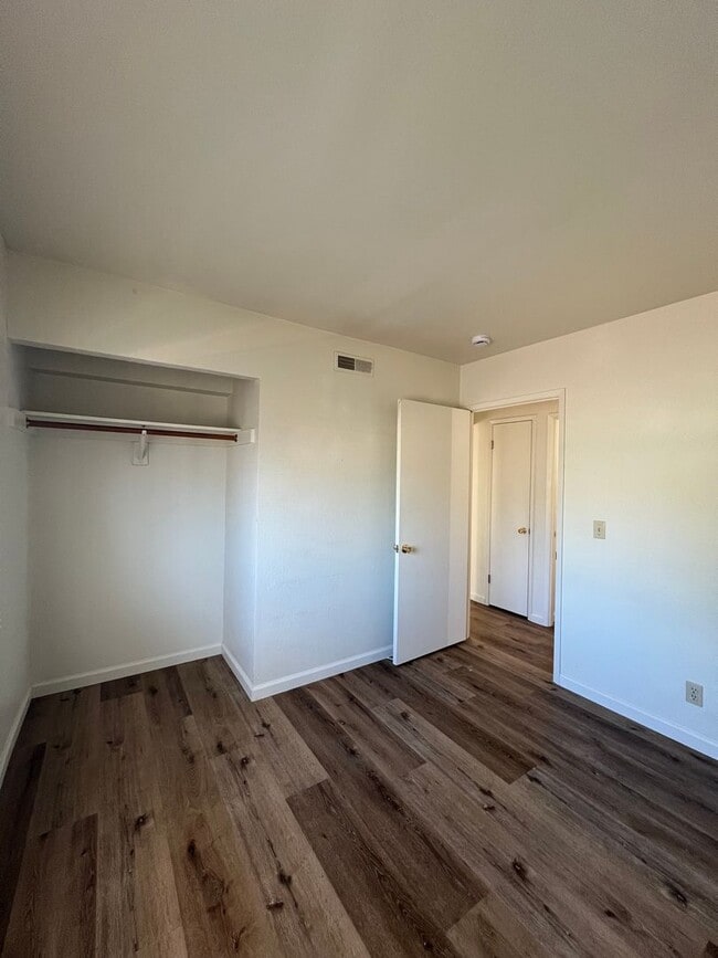 Building Photo - 3 bed 1.5 bath Home upper westside