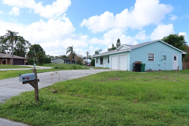 Building Photo - 601 SE Polynesian Ave