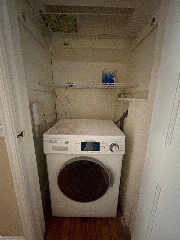 Building Photo - 204 N Laurel Ave