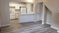 Building Photo - 1465 E Peckham Ln