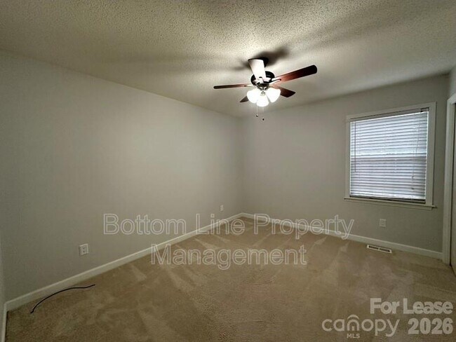 Building Photo - 404 Wood Run