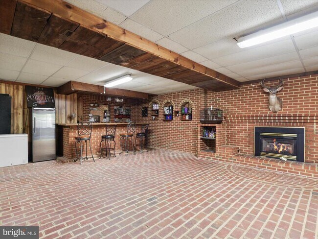 Building Photo - 8 English Oak Cir