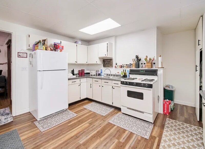 Building Photo - 720 E Ludington Ave