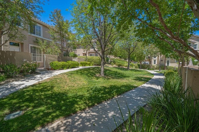 Building Photo - The Palisades -  3 Bedroom Townhome for Rent in Stevenson Ranch!
