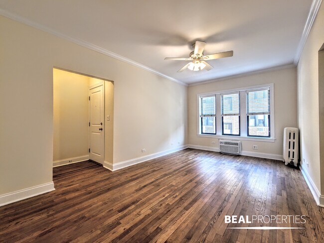 Building Photo - 744 W Addison St