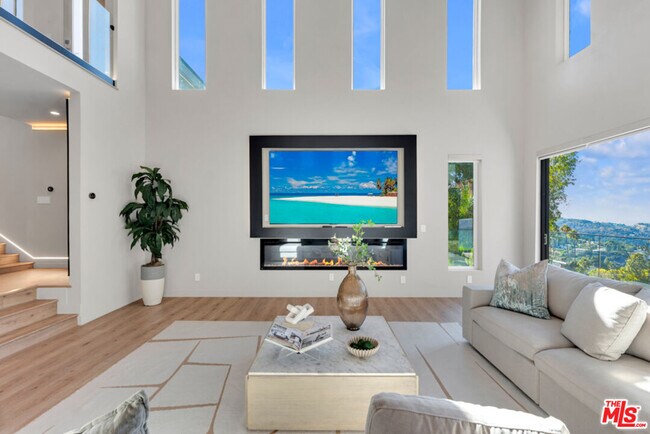 Building Photo - 7966 Mulholland Dr