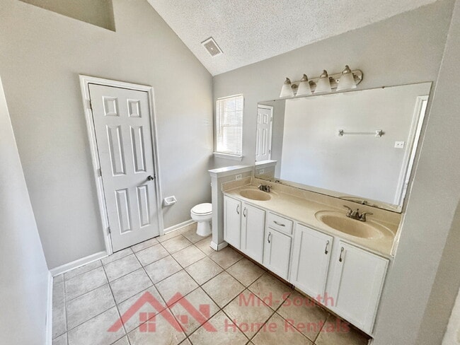 Building Photo - 55 Oakridge Cove