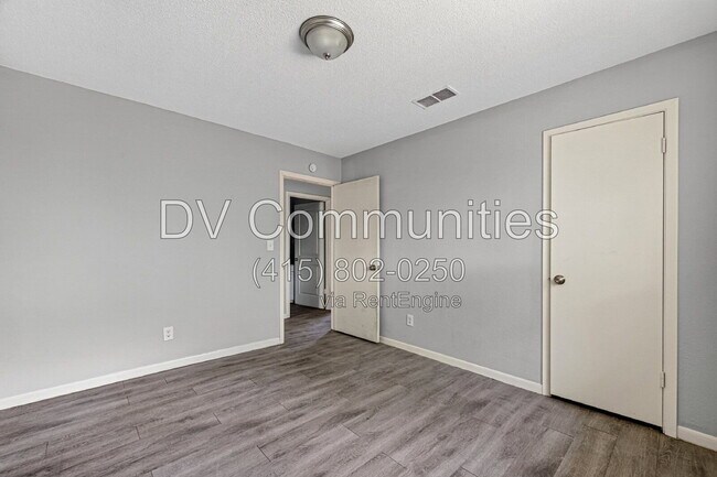 Building Photo - 16835 S Lighthouse Dr