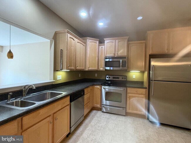 Building Photo - 2082 Deer Run Dr